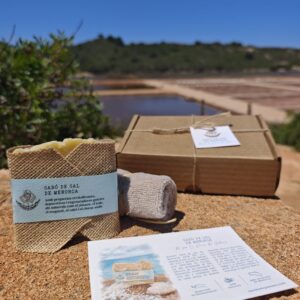Caja con Toalla Bambú y Edición PREMIUM Jabón de Sal de Menorca 140gr